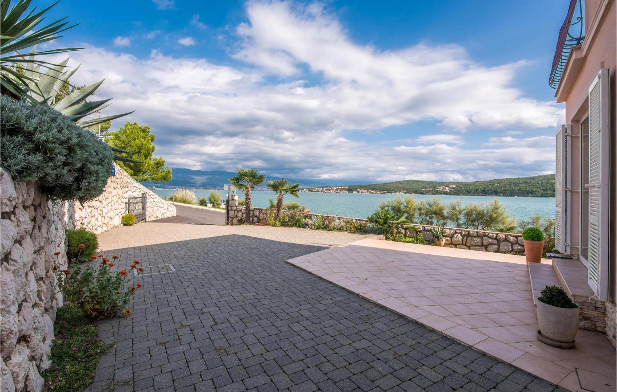 Gorgeous Apartment In Cizici With House Sea View Exterior foto