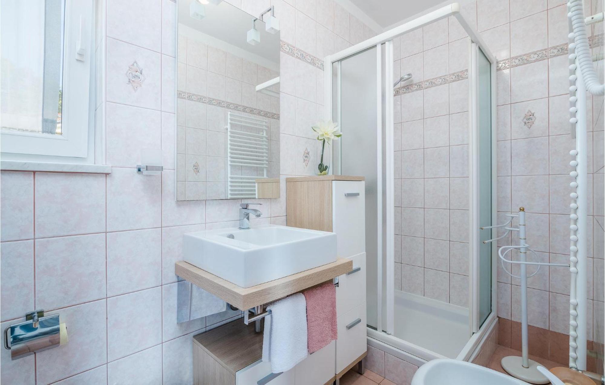 Gorgeous Apartment In Cizici With House Sea View Exterior foto